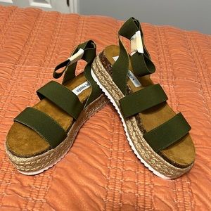 Steve Madden Kimmie Olive Sandals, size 7. NEW